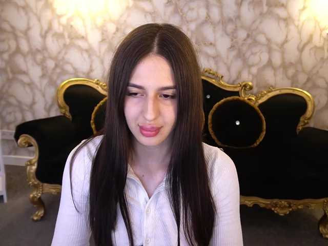 AlesiaDessmond live cam on BongaCams