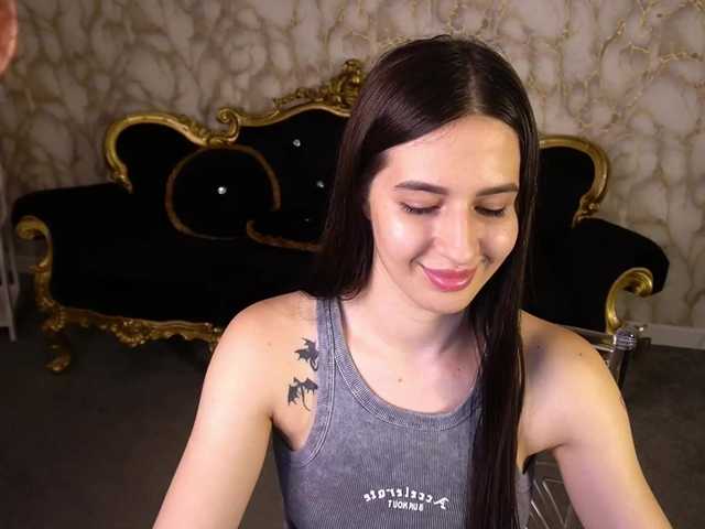 AlesiaDessmond live cam on BongaCams