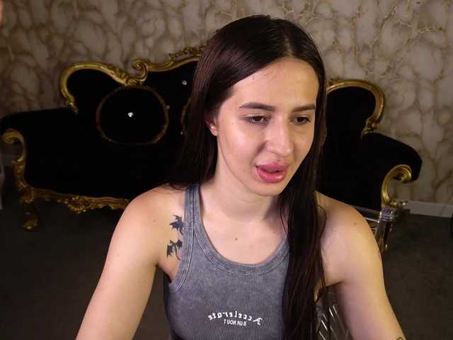 AlesiaDessmond live cam on BongaCams