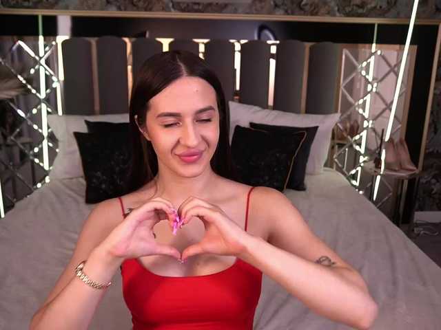 AlesiaDessmond live cam on BongaCams