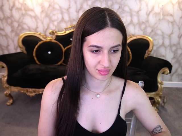 AlesiaDessmond live cam on BongaCams