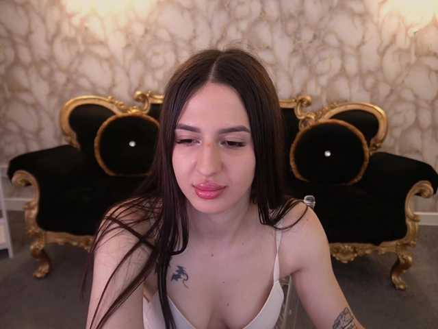 AlesiaDessmond live cam on BongaCams