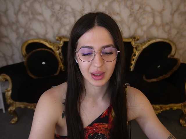 AlesiaDessmond live cam on BongaCams