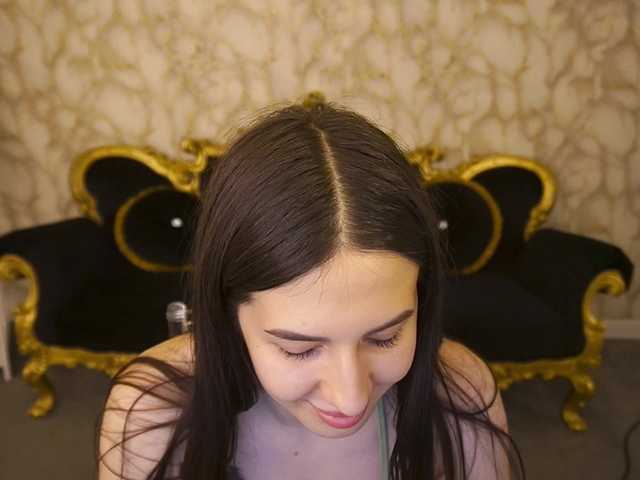 AlesiaDessmond live cam on BongaCams
