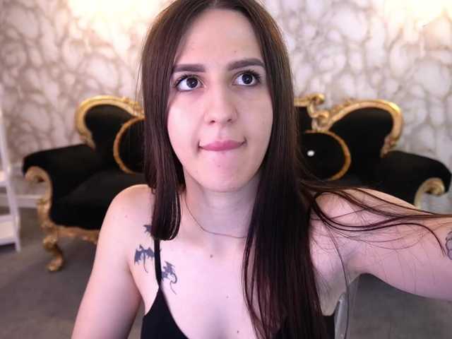 AlesiaDessmond live cam on BongaCams