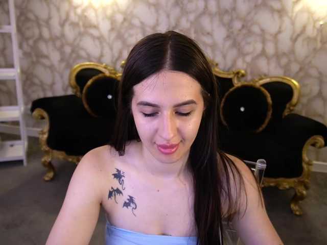 AlesiaDessmond live cam on BongaCams