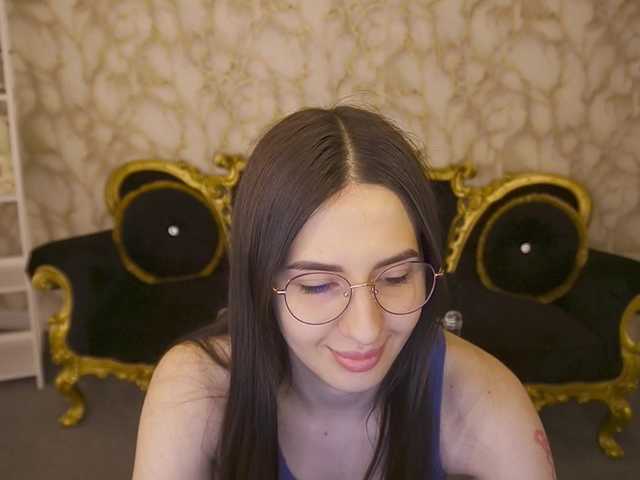 AlesiaDessmond live cam on BongaCams