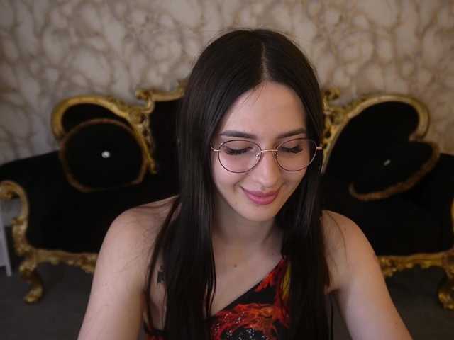 AlesiaDessmond live cam on BongaCams