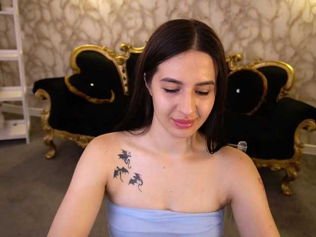 AlesiaDessmond live cam on BongaCams