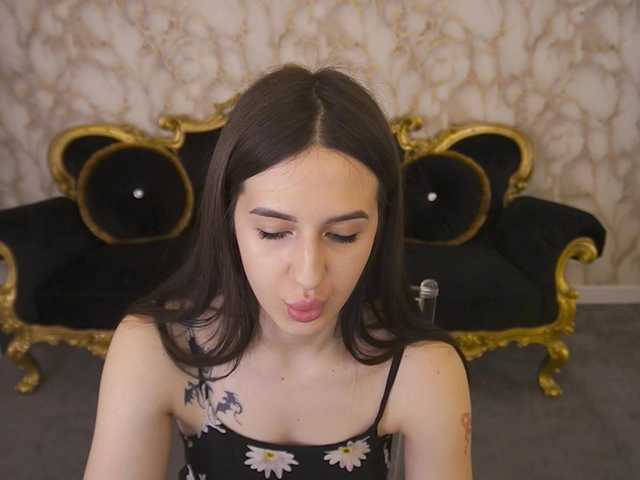 AlesiaDessmond live cam on BongaCams