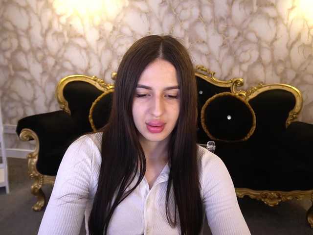 AlesiaDessmond live cam on BongaCams