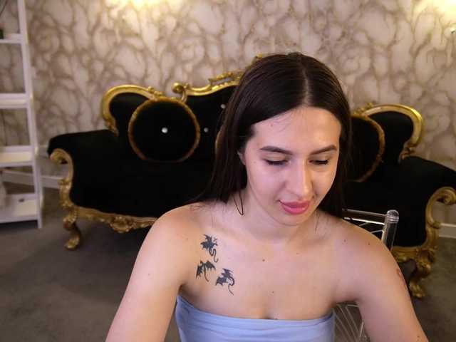 AlesiaDessmond live cam on BongaCams