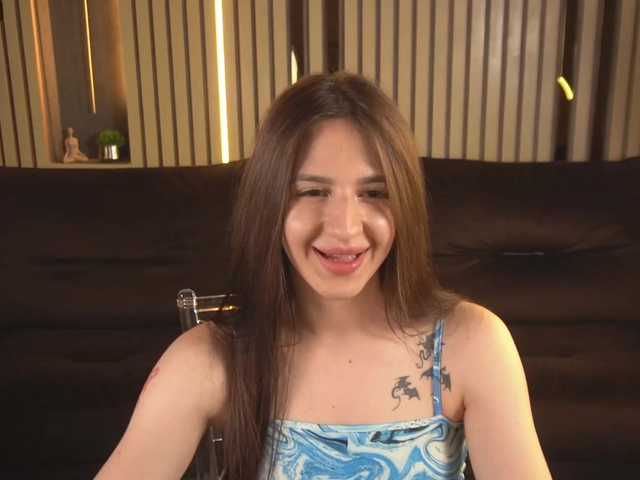 AlesiaDessmond live cam on BongaCams