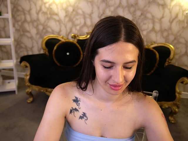 AlesiaDessmond live cam on BongaCams