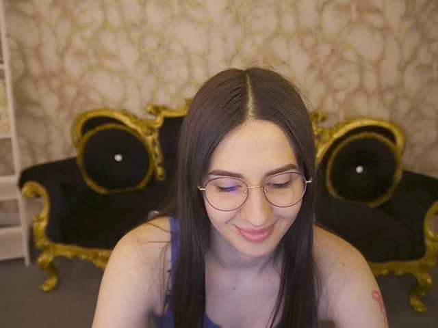 AlesiaDessmond live cam on BongaCams