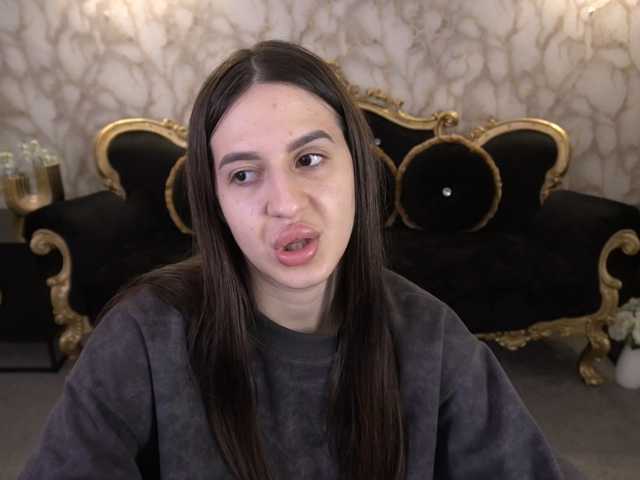 AlesiaDessmond live cam on BongaCams
