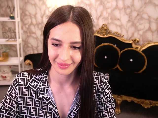 AlesiaDessmond live cam on BongaCams