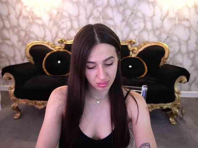AlesiaDessmond webcam