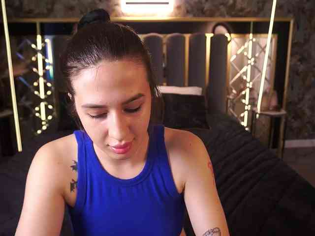 AlesiaDessmond webcam