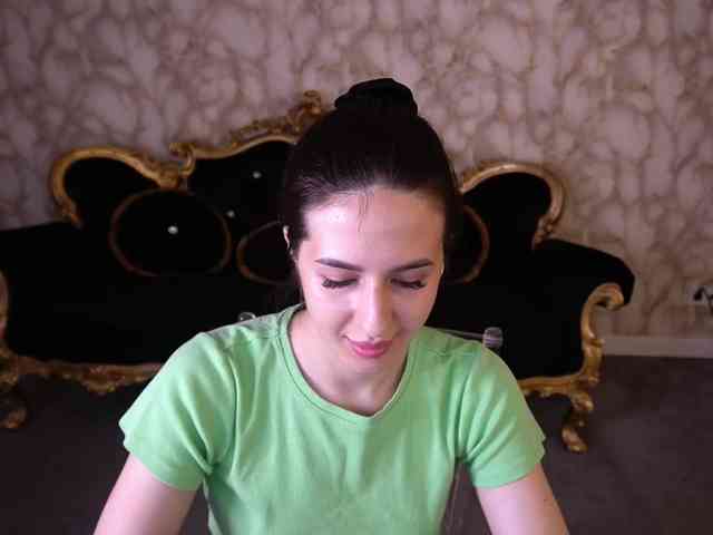 AlesiaDessmond webcam