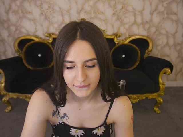 AlesiaDessmond webcam