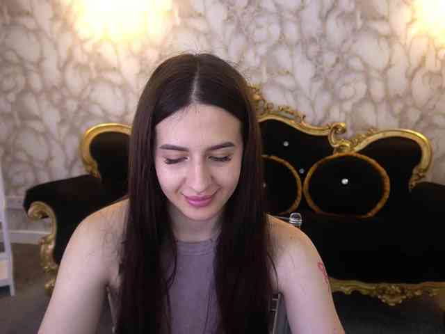 AlesiaDessmond webcam