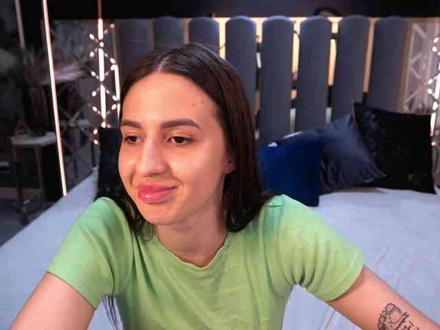 AlesiaDessmond webcam