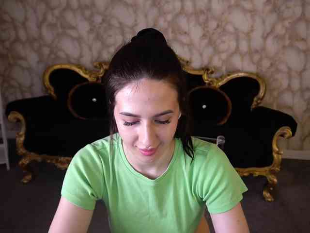 AlesiaDessmond webcam