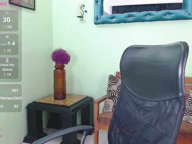 VictoriaJones- live webcam show