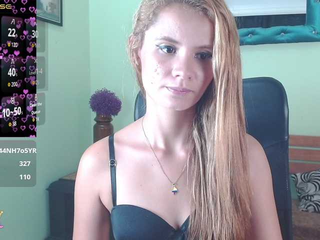le modèle VictoriaJones- est en webcam porno dans un show sur le site bongacams, il possède les tags suivants: Latino/Hispanic,Blonde,Shaved