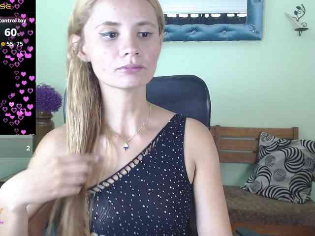 VictoriaJones- webcam
