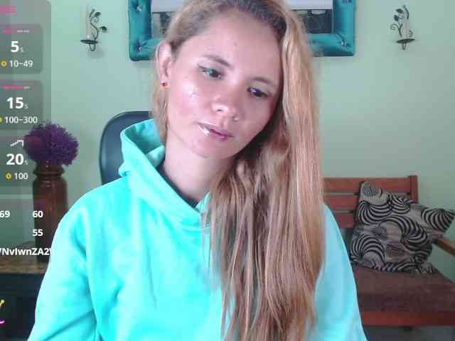 VictoriaJones- webcam
