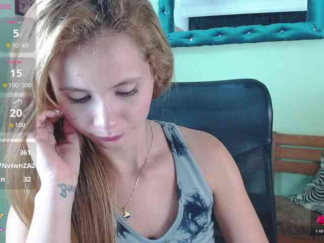 VictoriaJones- webcam