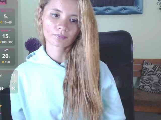 VictoriaJones- webcam