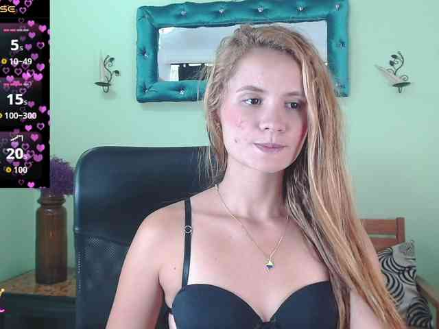 VictoriaJones- webcam