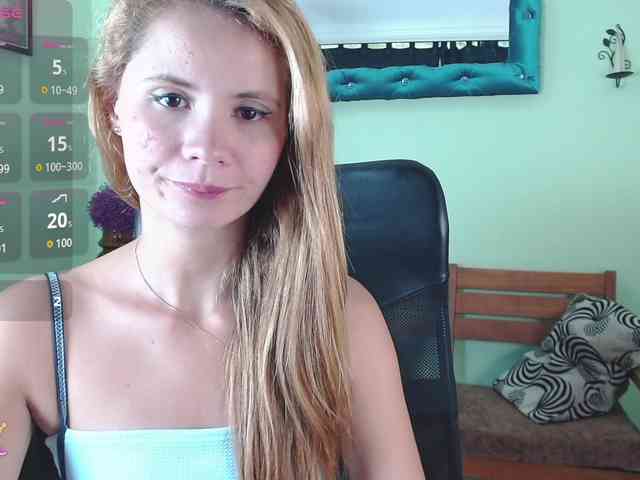 VictoriaJones- webcam