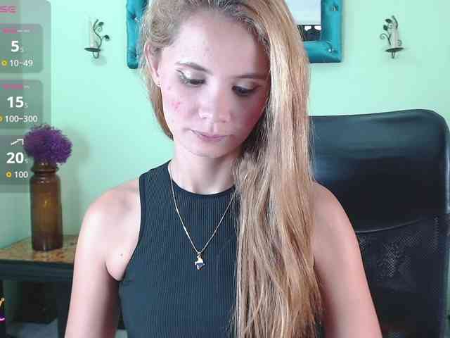 VictoriaJones- webcam