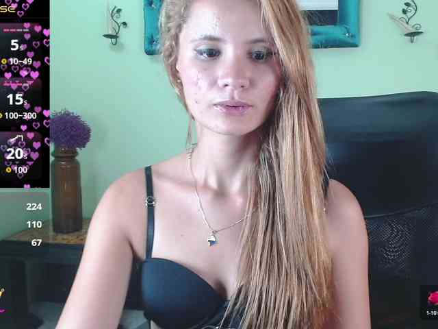 VictoriaJones- webcam