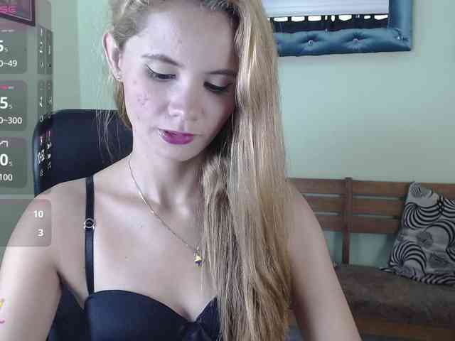 VictoriaJones- webcam
