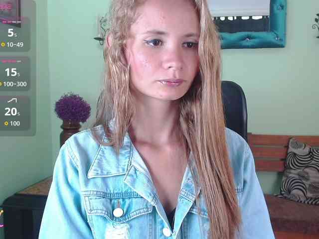 VictoriaJones- webcam