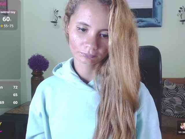 VictoriaJones- webcam