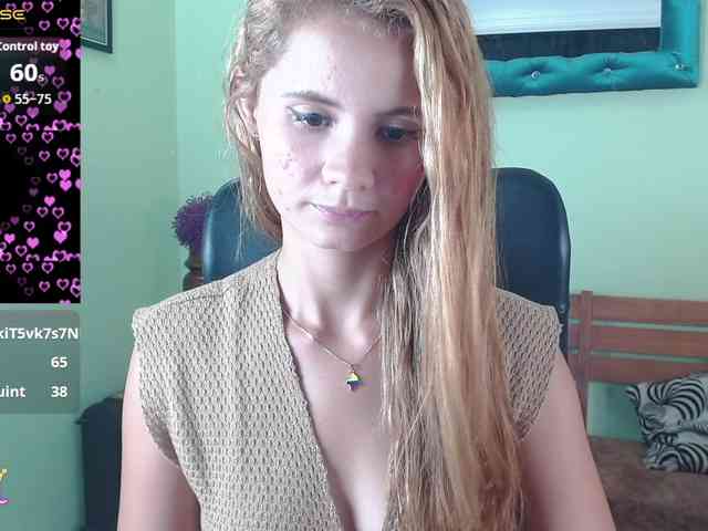 VictoriaJones- webcam