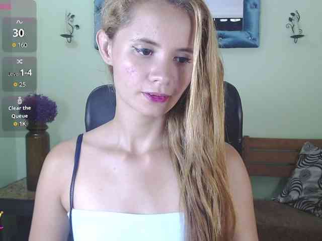 VictoriaJones- webcam