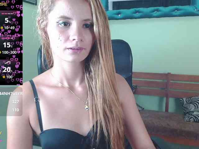 VictoriaJones- webcam
