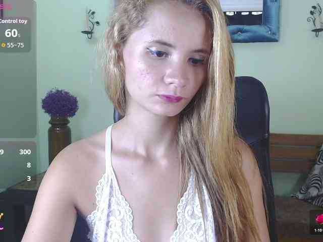 VictoriaJones- webcam