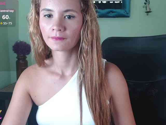 VictoriaJones- webcam
