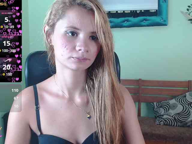 VictoriaJones- webcam