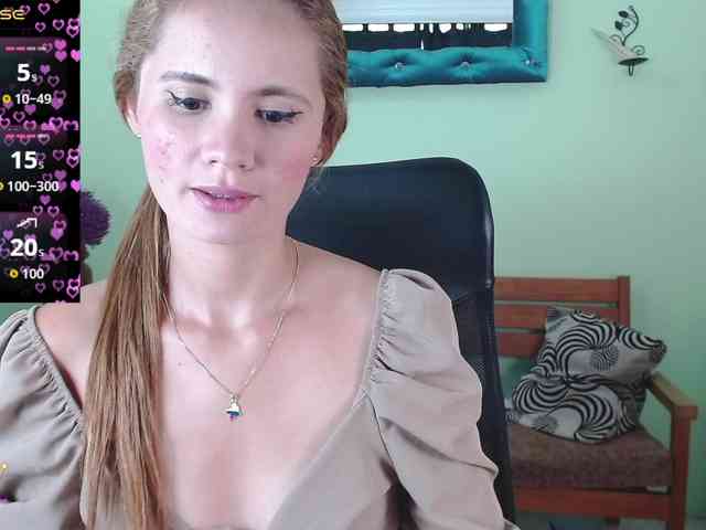 VictoriaJones- webcam