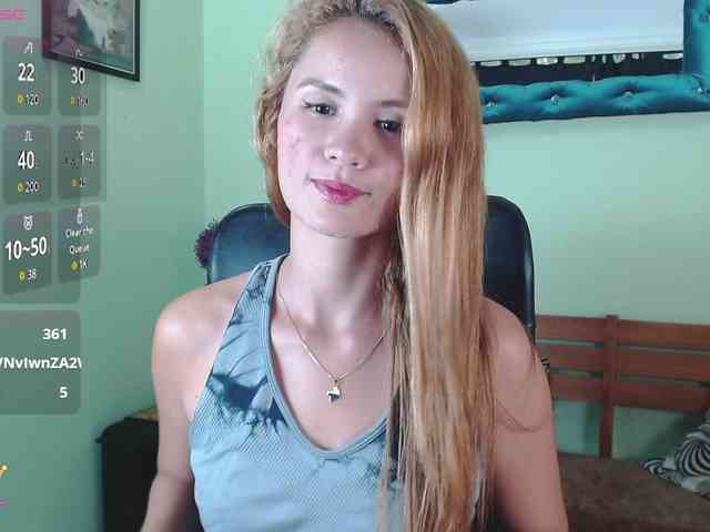 VictoriaJones- webcam