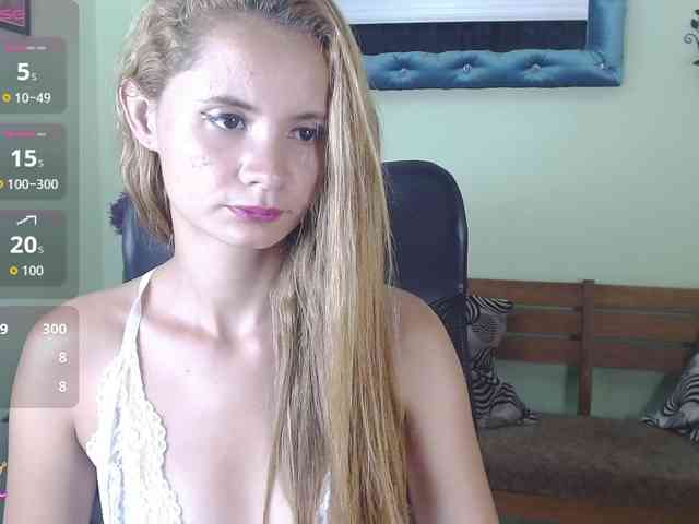 VictoriaJones- webcam